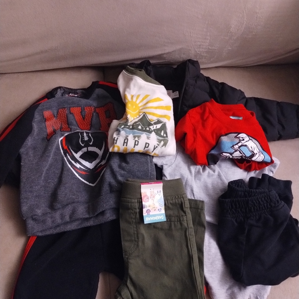 (18M)Kids Sweatshirt and Pants Set with One  Light Winter Coat Please Read